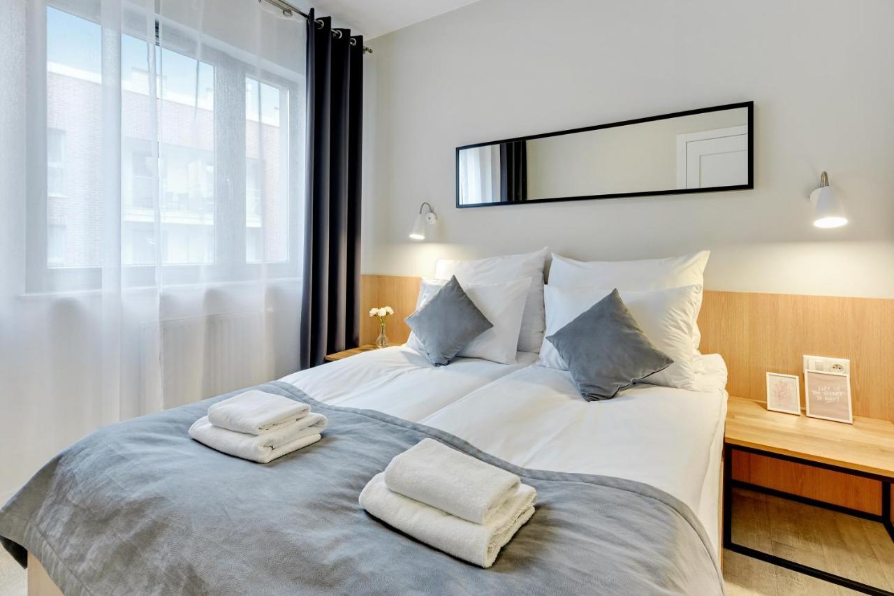 Waterlane Riverside Spa, Pool & Gym By Downtown Apartments Danzica Esterno foto